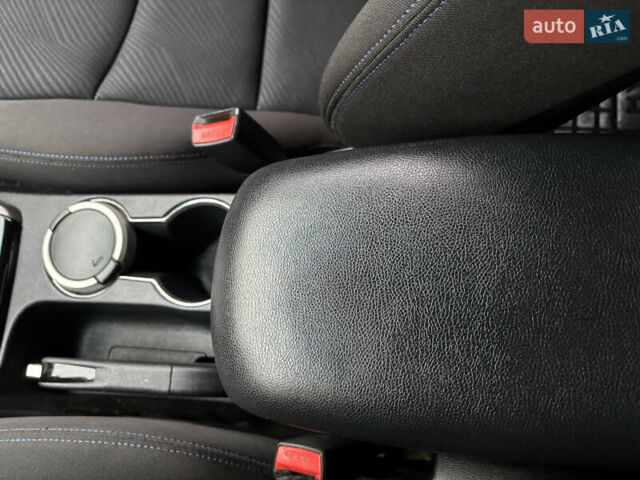 Сірий Хендай Елантра, об'ємом двигуна 1.59 л та пробігом 231 тис. км за 8700 $, фото 56 на Automoto.ua