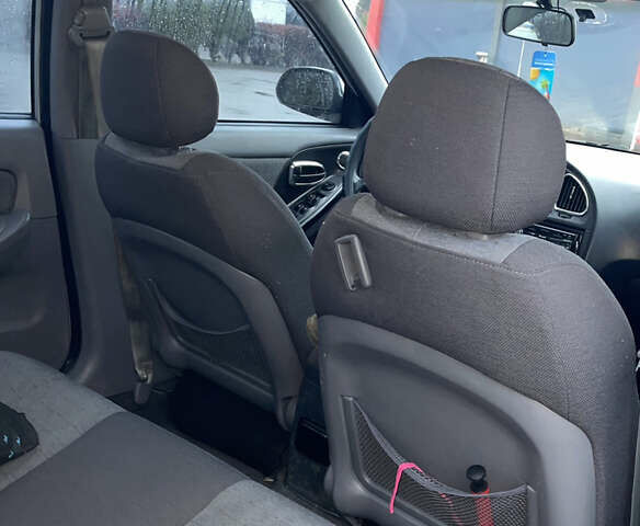 Сірий Хендай Елантра, об'ємом двигуна 1.6 л та пробігом 220 тис. км за 4550 $, фото 19 на Automoto.ua