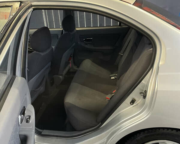 Сірий Хендай Елантра, об'ємом двигуна 1.6 л та пробігом 220 тис. км за 4550 $, фото 17 на Automoto.ua