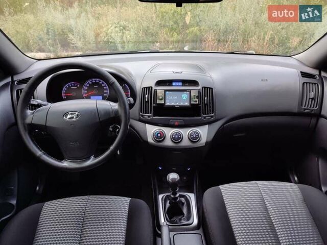 Серый Хендай Элантра, объемом двигателя 1.6 л и пробегом 242 тыс. км за 6400 $, фото 12 на Automoto.ua
