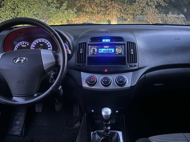 Серый Хендай Элантра, объемом двигателя 1.6 л и пробегом 144 тыс. км за 6000 $, фото 9 на Automoto.ua