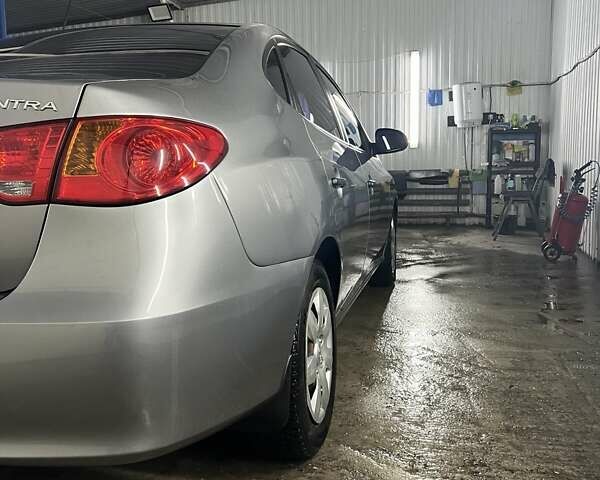 Серый Хендай Элантра, объемом двигателя 1.98 л и пробегом 185 тыс. км за 6100 $, фото 5 на Automoto.ua