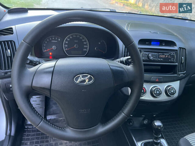 Сірий Хендай Елантра, об'ємом двигуна 1.59 л та пробігом 220 тис. км за 5500 $, фото 24 на Automoto.ua
