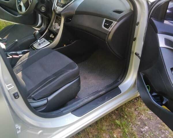 Серый Хендай Элантра, объемом двигателя 1.6 л и пробегом 197 тыс. км за 8500 $, фото 4 на Automoto.ua