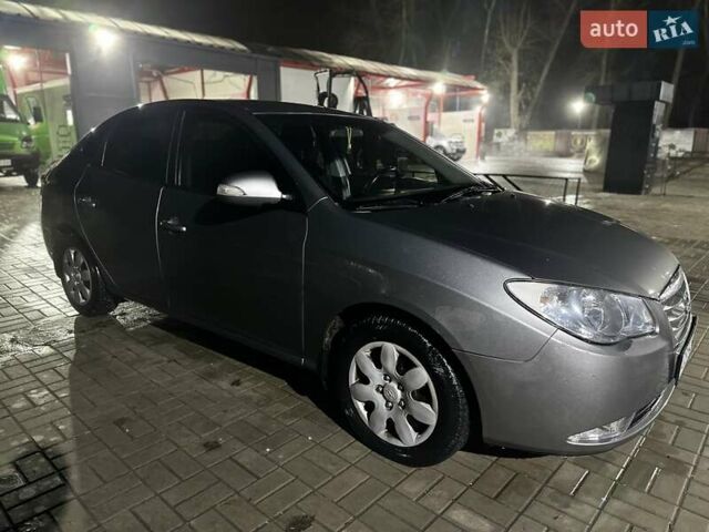 Хендай Элантра 2011 в Прилуках на Automoto.ua Серый Хендай Элантра, объемом двигателя 1.98 л и пробегом 173 тыс. км за 6100 $, фото 2 на Automoto.ua