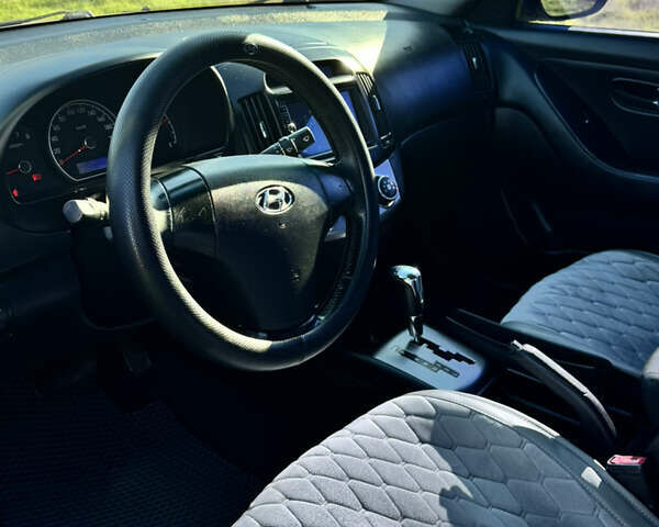 Серый Хендай Элантра, объемом двигателя 1.59 л и пробегом 247 тыс. км за 8600 $, фото 6 на Automoto.ua