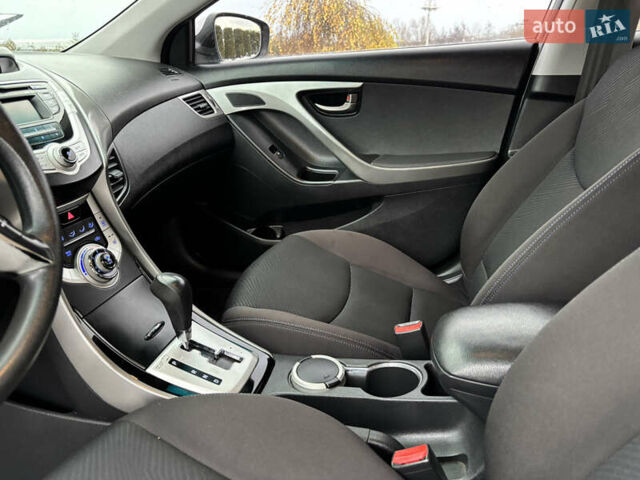 Сірий Хендай Елантра, об'ємом двигуна 1.59 л та пробігом 231 тис. км за 8790 $, фото 38 на Automoto.ua