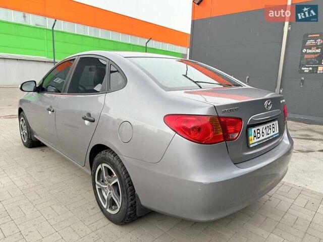 Серый Хендай Элантра, объемом двигателя 1.6 л и пробегом 242 тыс. км за 6400 $, фото 2 на Automoto.ua