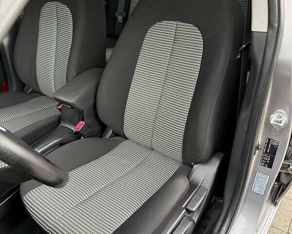 Серый Хендай Элантра, объемом двигателя 1.6 л и пробегом 242 тыс. км за 6400 $, фото 8 на Automoto.ua