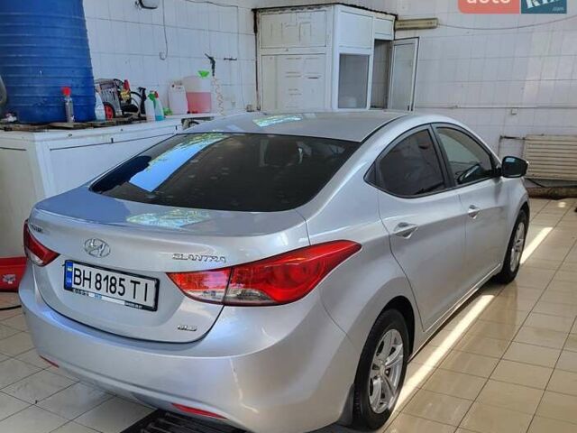 Серый Хендай Элантра, объемом двигателя 1.59 л и пробегом 205 тыс. км за 9499 $, фото 5 на Automoto.ua