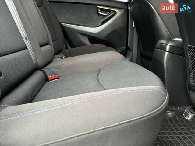 Сірий Хендай Елантра, об'ємом двигуна 1.59 л та пробігом 231 тис. км за 8790 $, фото 44 на Automoto.ua