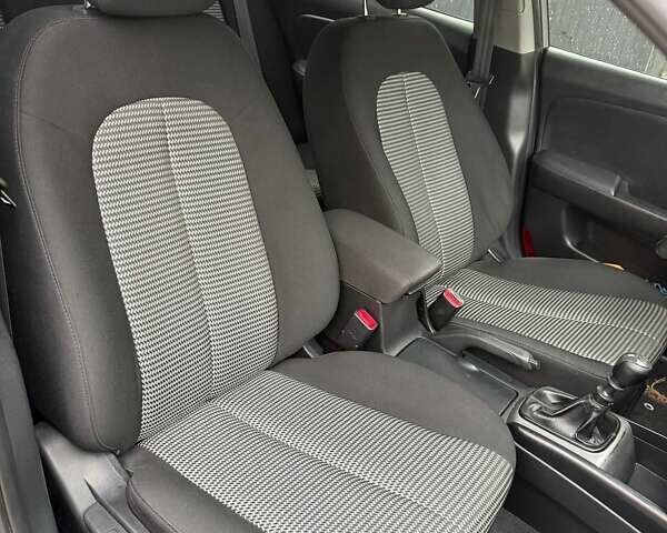 Серый Хендай Элантра, объемом двигателя 1.6 л и пробегом 242 тыс. км за 6400 $, фото 11 на Automoto.ua