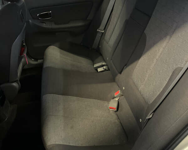 Сірий Хендай Елантра, об'ємом двигуна 1.6 л та пробігом 220 тис. км за 4550 $, фото 16 на Automoto.ua