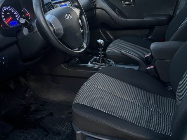 Серый Хендай Элантра, объемом двигателя 1.6 л и пробегом 144 тыс. км за 6000 $, фото 6 на Automoto.ua