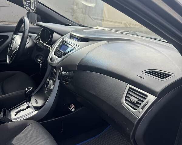 Серый Хендай Элантра, объемом двигателя 1.8 л и пробегом 205 тыс. км за 7500 $, фото 2 на Automoto.ua