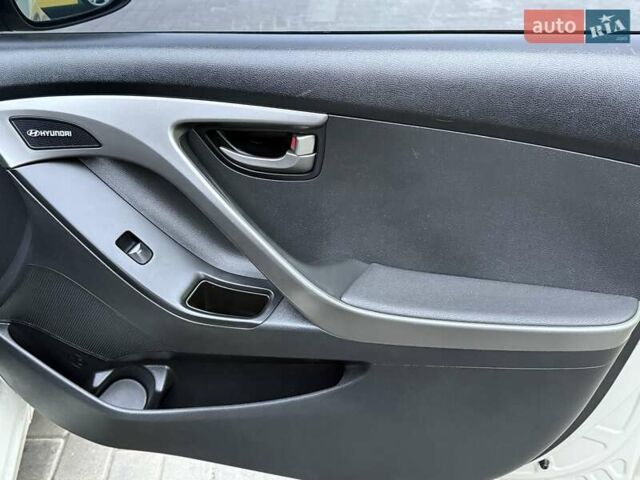 Серый Хендай Элантра, объемом двигателя 1.59 л и пробегом 138 тыс. км за 8800 $, фото 17 на Automoto.ua