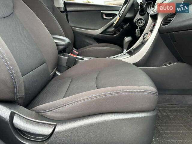 Сірий Хендай Елантра, об'ємом двигуна 1.59 л та пробігом 231 тис. км за 8700 $, фото 45 на Automoto.ua