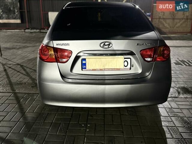 Хендай Элантра 2011 в Прилуках на Automoto.ua Серый Хендай Элантра, объемом двигателя 1.98 л и пробегом 173 тыс. км за 6100 $, фото 6 на Automoto.ua