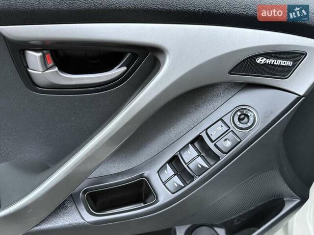 Серый Хендай Элантра, объемом двигателя 1.59 л и пробегом 138 тыс. км за 8800 $, фото 10 на Automoto.ua