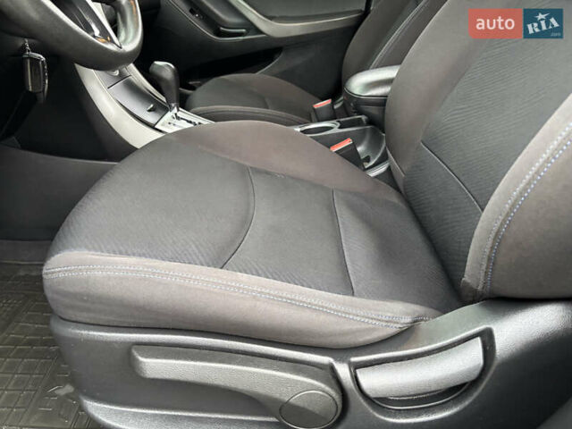 Сірий Хендай Елантра, об'ємом двигуна 1.59 л та пробігом 231 тис. км за 8790 $, фото 37 на Automoto.ua