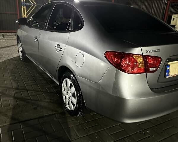 Хендай Элантра 2011 в Прилуках на Automoto.ua Серый Хендай Элантра, объемом двигателя 1.98 л и пробегом 173 тыс. км за 6100 $, фото 1 на Automoto.ua