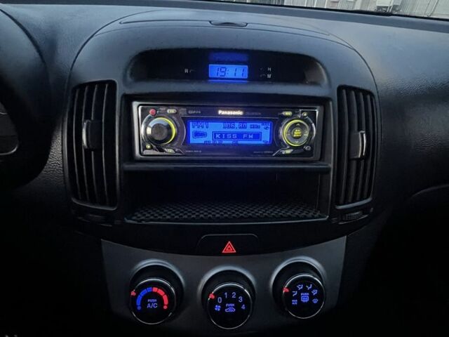 Серый Хендай Элантра, объемом двигателя 1.6 л и пробегом 144 тыс. км за 6000 $, фото 10 на Automoto.ua