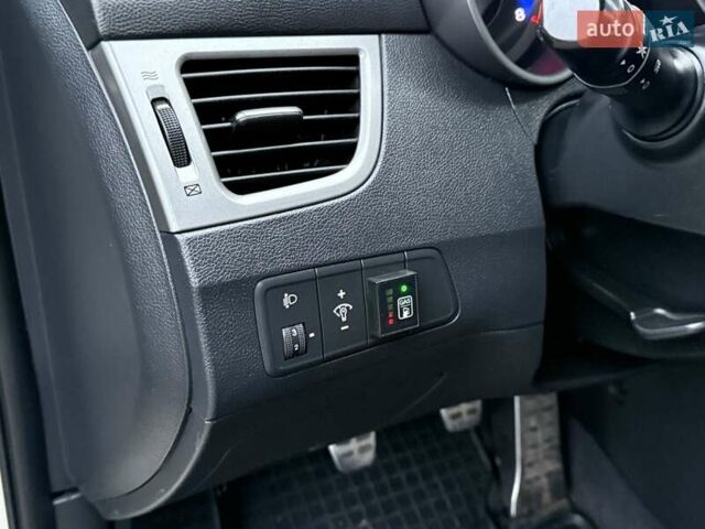 Серый Хендай Элантра, объемом двигателя 1.59 л и пробегом 138 тыс. км за 8800 $, фото 12 на Automoto.ua