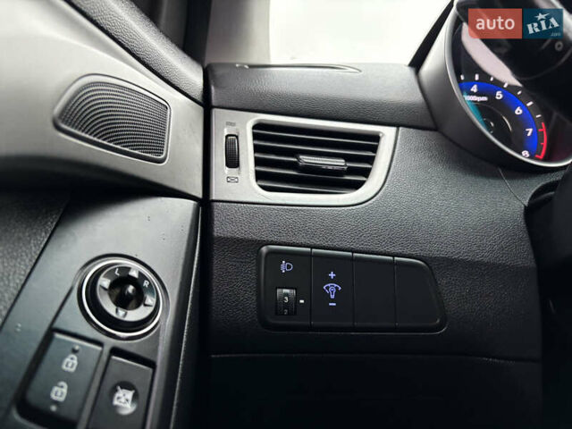 Сірий Хендай Елантра, об'ємом двигуна 1.59 л та пробігом 231 тис. км за 8700 $, фото 55 на Automoto.ua