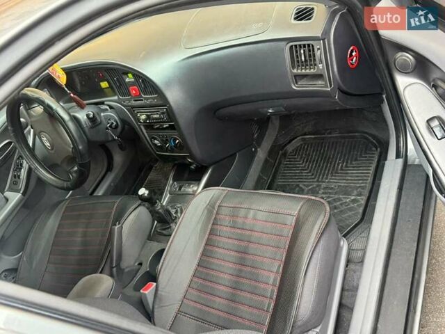 Серый Хендай Элантра, объемом двигателя 1.6 л и пробегом 243 тыс. км за 4500 $, фото 4 на Automoto.ua