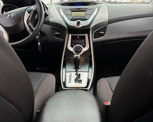 Сірий Хендай Елантра, об'ємом двигуна 1.59 л та пробігом 231 тис. км за 8700 $, фото 44 на Automoto.ua