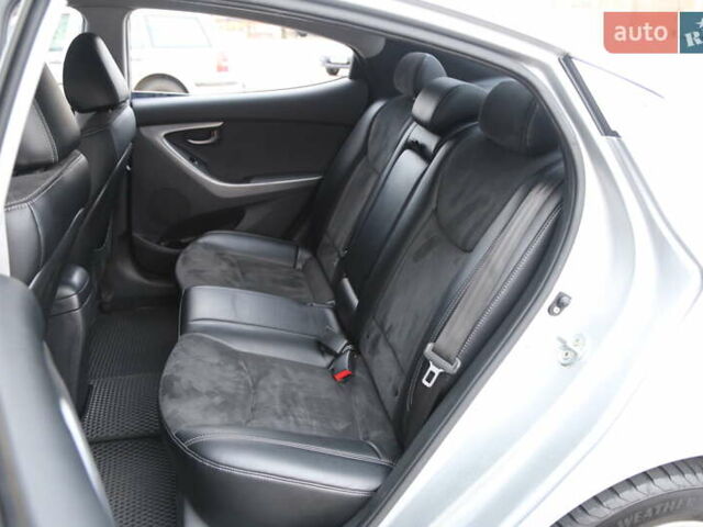 Сірий Хендай Елантра, об'ємом двигуна 1.59 л та пробігом 175 тис. км за 9200 $, фото 9 на Automoto.ua