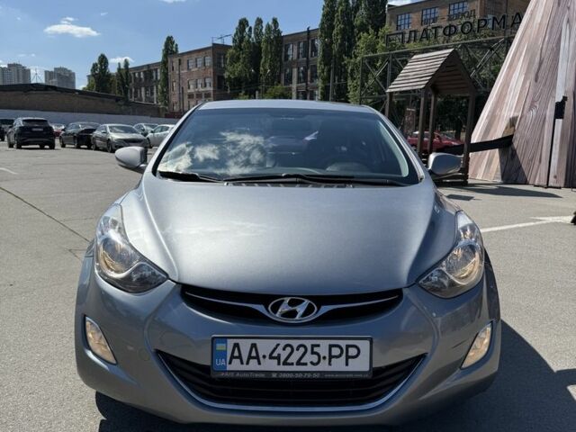 Сірий Хендай Елантра, об'ємом двигуна 1.6 л та пробігом 181 тис. км за 8900 $, фото 3 на Automoto.ua