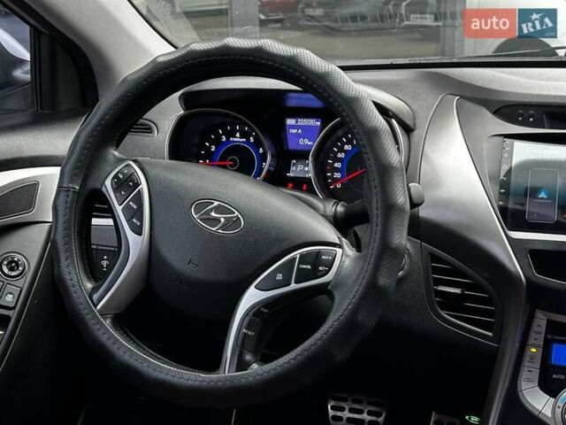 Сірий Хендай Елантра, об'ємом двигуна 1.59 л та пробігом 225 тис. км за 9990 $, фото 28 на Automoto.ua