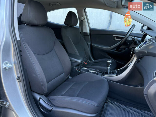 Хендай Элантра 2012 в Тернополе на Automoto.ua Серый Хендай Элантра, объемом двигателя 1.8 л и пробегом 168 тыс. км за 7500 $, фото 52 на Automoto.ua