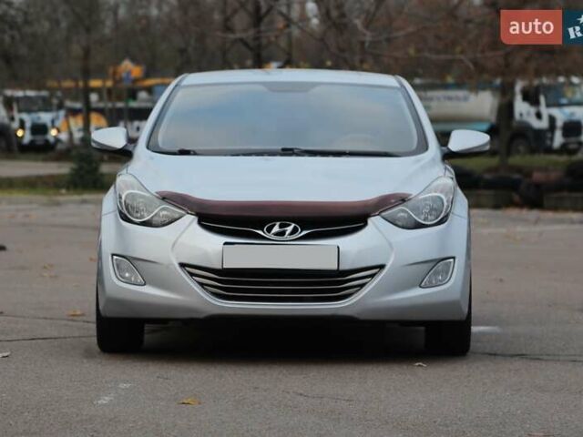 Сірий Хендай Елантра, об'ємом двигуна 1.59 л та пробігом 175 тис. км за 9200 $, фото 1 на Automoto.ua