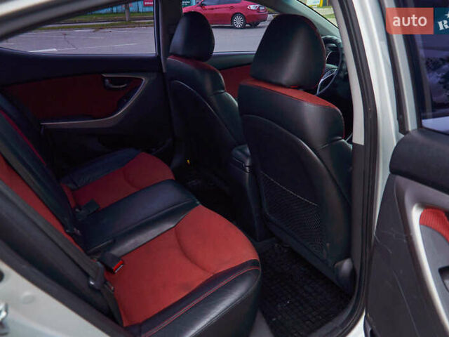 Сірий Хендай Елантра, об'ємом двигуна 1.59 л та пробігом 225 тис. км за 9500 $, фото 9 на Automoto.ua