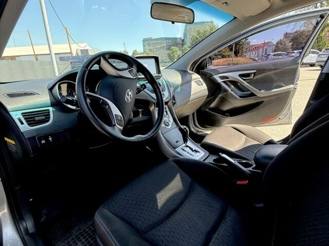 Сірий Хендай Елантра, об'ємом двигуна 1.6 л та пробігом 181 тис. км за 8900 $, фото 7 на Automoto.ua