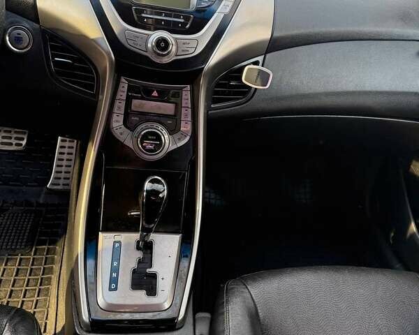 Сірий Хендай Елантра, об'ємом двигуна 1.8 л та пробігом 220 тис. км за 8600 $, фото 13 на Automoto.ua