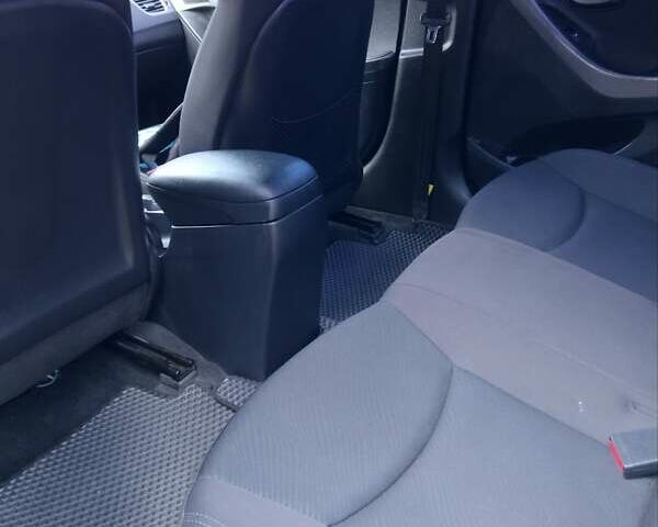 Серый Хендай Элантра, объемом двигателя 1.59 л и пробегом 231 тыс. км за 8000 $, фото 19 на Automoto.ua