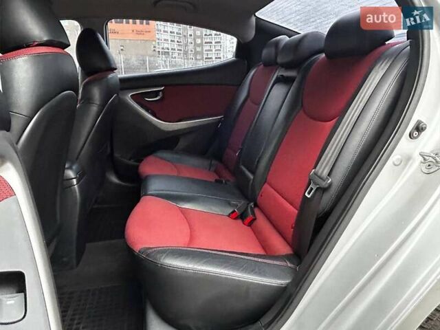 Сірий Хендай Елантра, об'ємом двигуна 1.59 л та пробігом 225 тис. км за 9990 $, фото 11 на Automoto.ua