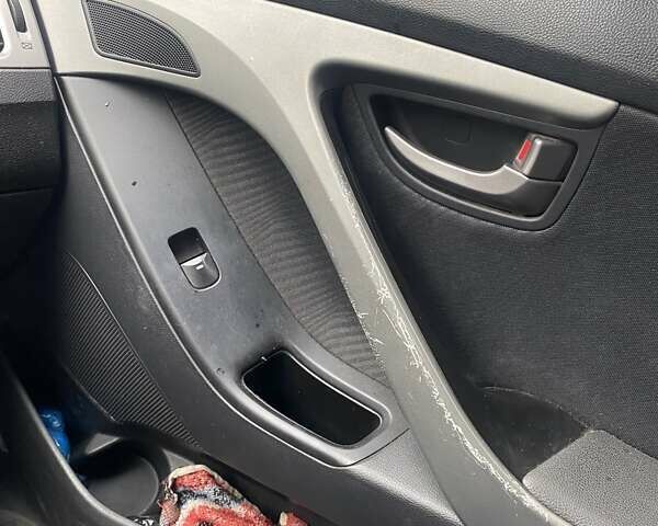 Хендай Элантра 2012 в Днепре (Днепропетровске) на Automoto.ua Серый Хендай Элантра, объемом двигателя 1.8 л и пробегом 194 тыс. км за 8300 $, фото 11 на Automoto.ua