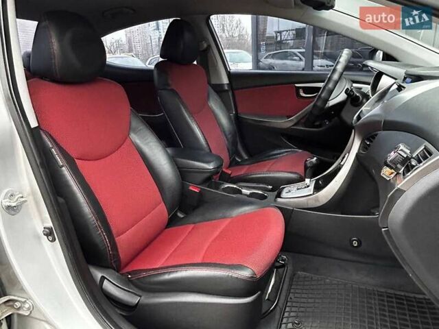 Сірий Хендай Елантра, об'ємом двигуна 1.59 л та пробігом 225 тис. км за 9990 $, фото 12 на Automoto.ua