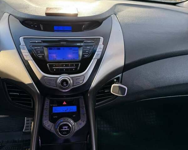 Сірий Хендай Елантра, об'ємом двигуна 1.8 л та пробігом 220 тис. км за 8600 $, фото 15 на Automoto.ua
