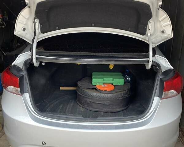 Хендай Элантра 2012 в Днепре (Днепропетровске) на Automoto.ua Серый Хендай Элантра, объемом двигателя 1.8 л и пробегом 194 тыс. км за 8300 $, фото 2 на Automoto.ua