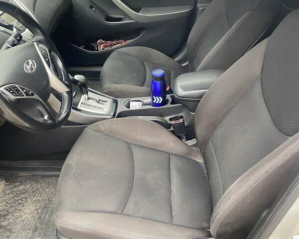 Хендай Элантра 2012 в Днепре (Днепропетровске) на Automoto.ua Серый Хендай Элантра, объемом двигателя 1.8 л и пробегом 194 тыс. км за 8300 $, фото 10 на Automoto.ua