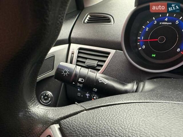 Сірий Хендай Елантра, об'ємом двигуна 1.59 л та пробігом 232 тис. км за 8290 $, фото 21 на Automoto.ua