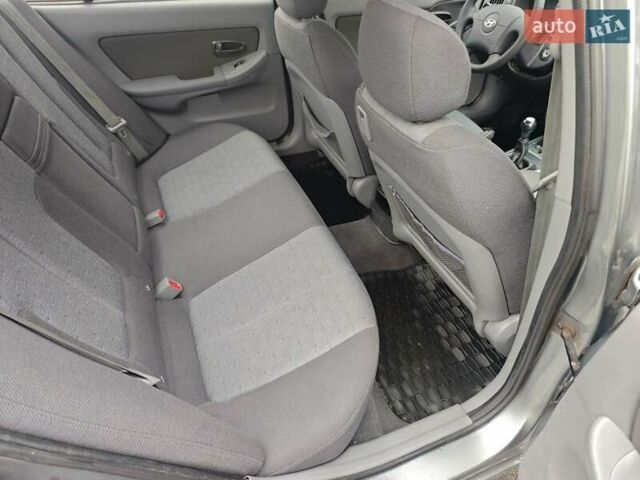 Серый Хендай Элантра, объемом двигателя 1.6 л и пробегом 197 тыс. км за 4400 $, фото 24 на Automoto.ua