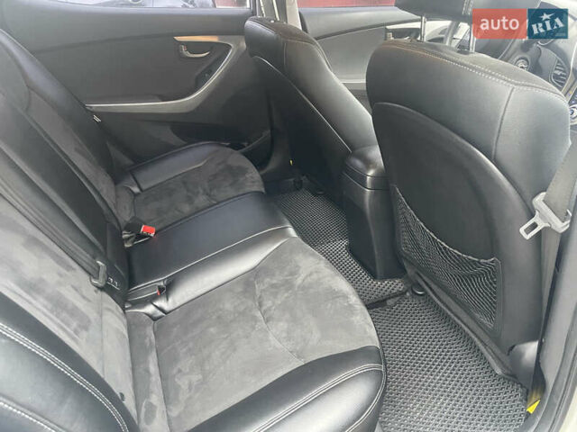 Хендай Элантра 2012 в Киеве на Automoto.ua Серый Хендай Элантра, объемом двигателя 1.6 л и пробегом 175 тыс. км за 9400 $, фото 4 на Automoto.ua