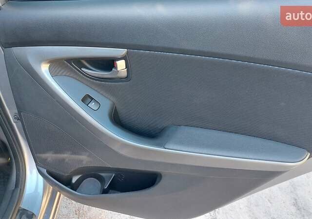 Сірий Хендай Елантра, об'ємом двигуна 1.8 л та пробігом 185 тис. км за 8900 $, фото 15 на Automoto.ua