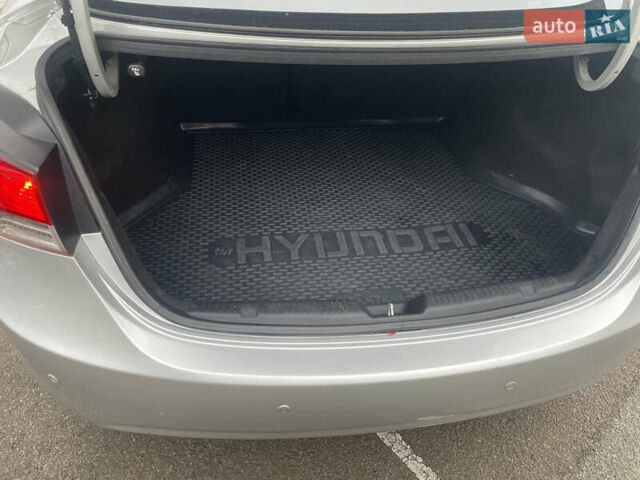 Хендай Элантра 2012 в Киеве на Automoto.ua Серый Хендай Элантра, объемом двигателя 1.6 л и пробегом 175 тыс. км за 9400 $, фото 2 на Automoto.ua